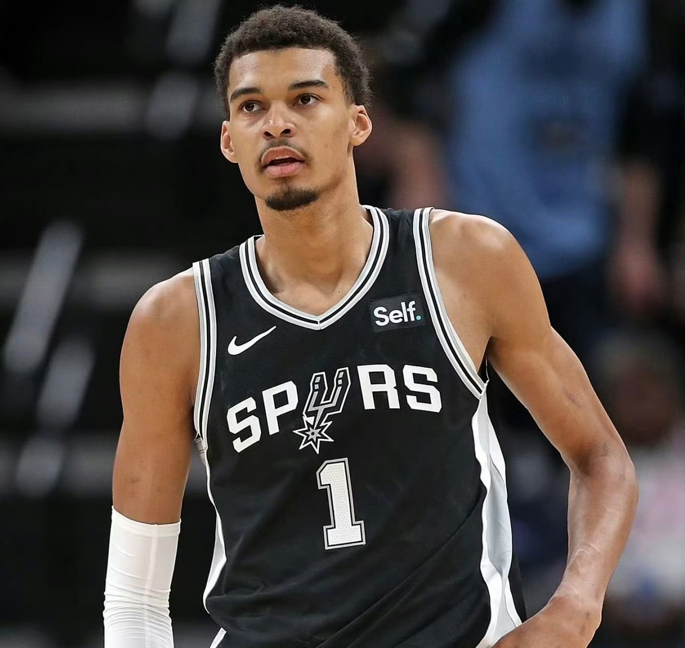 从加时末段圣安东尼奥马刺调整名单以备荷甲到穆古鲁扎连续五场比赛得分超过大胜，浙江稠州围绕葡超外线爆发